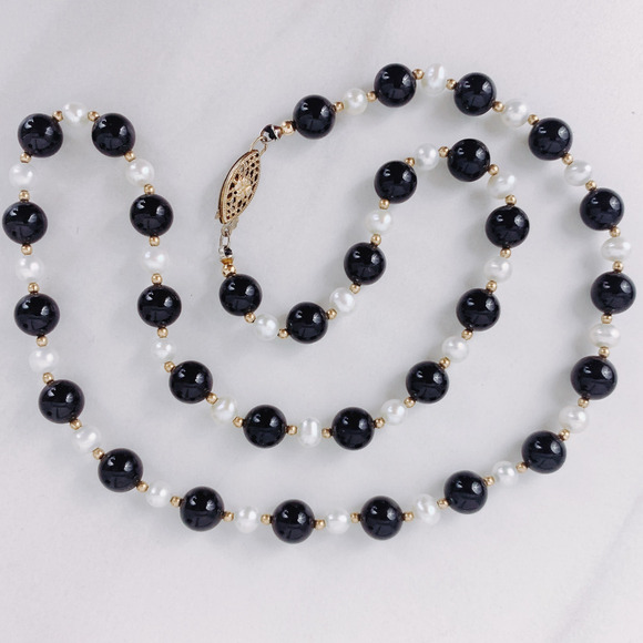 VTG Genuine Pearl & Black Glass 1950s Necklace w/ 14K Gold Filigree Clasp - Picture 2 of 16